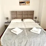 Toni 2000 Podstrana