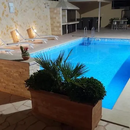 Toni 2000 Apartment *