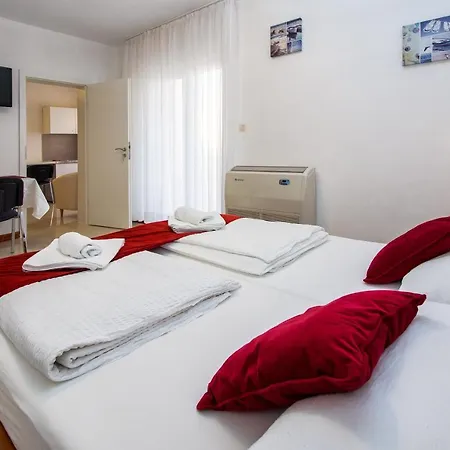 Apartment Toni 2000 *
