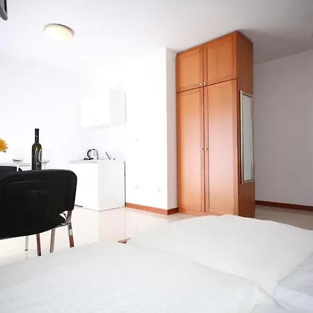 Toni 2000 Apartment *