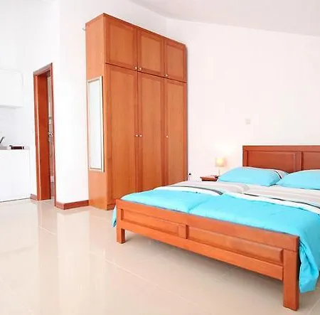 Toni 2000 Apartment *