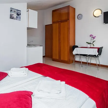 Toni 2000 Apartment Podstrana