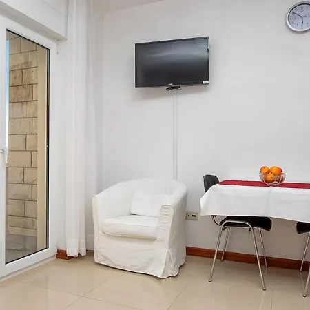 Toni 2000 Apartment *