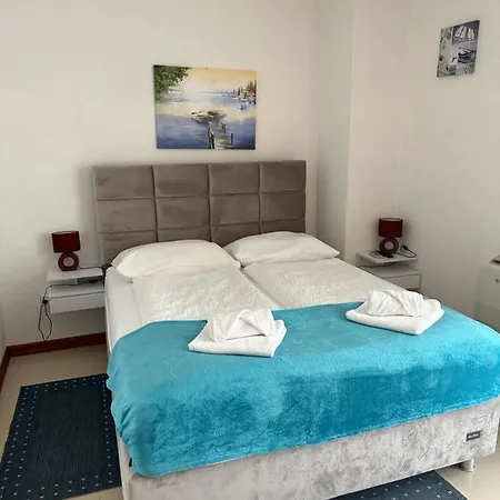 Toni 2000 Apartment *